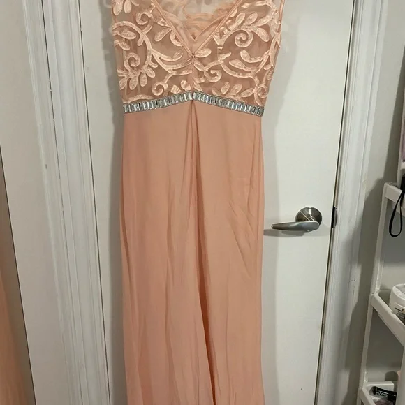 Ladies gown - Picture 2 of 2